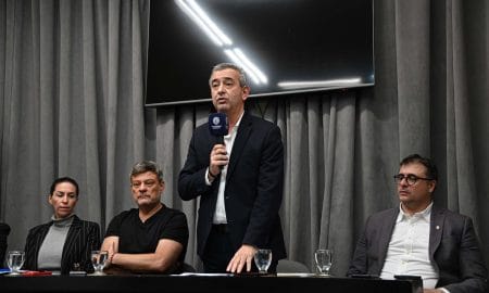 Javkin descontará el día por el paro municipal y estableció un aumento salarial por decreto