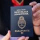 Flexibilizan el trámite para sacar el pasaporte y autorizar la salida del país de menores