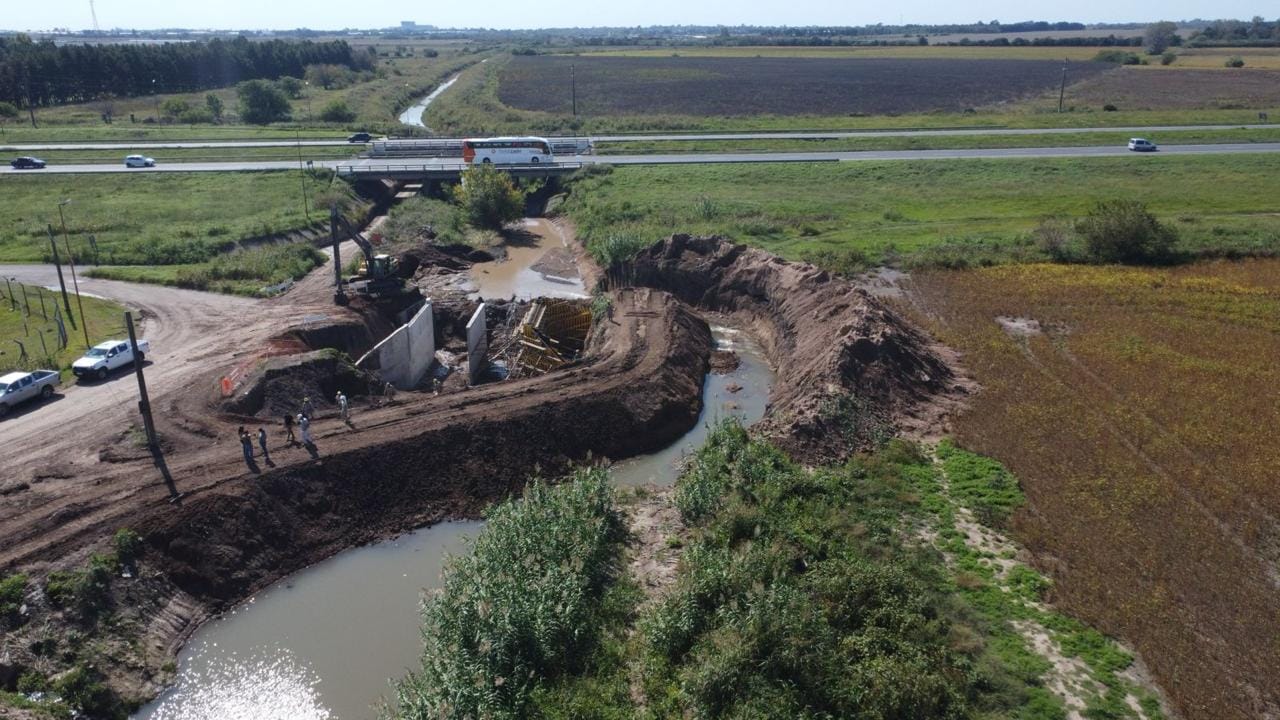 Provincia avanza con tareas en el Arroyo Frías para proteger de desbordes a cuatro localidades del departamento Rosario