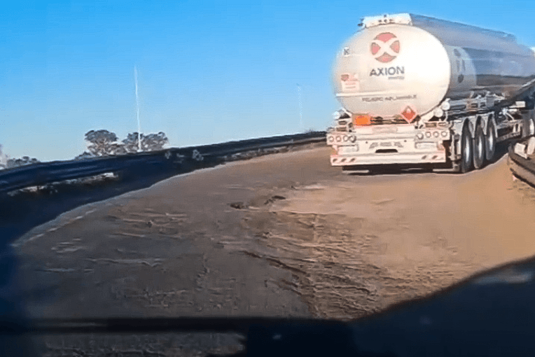 Peligro en la ruta: Camioneros advierten que el puente de la Ruta 33 y la A012 es intransitable