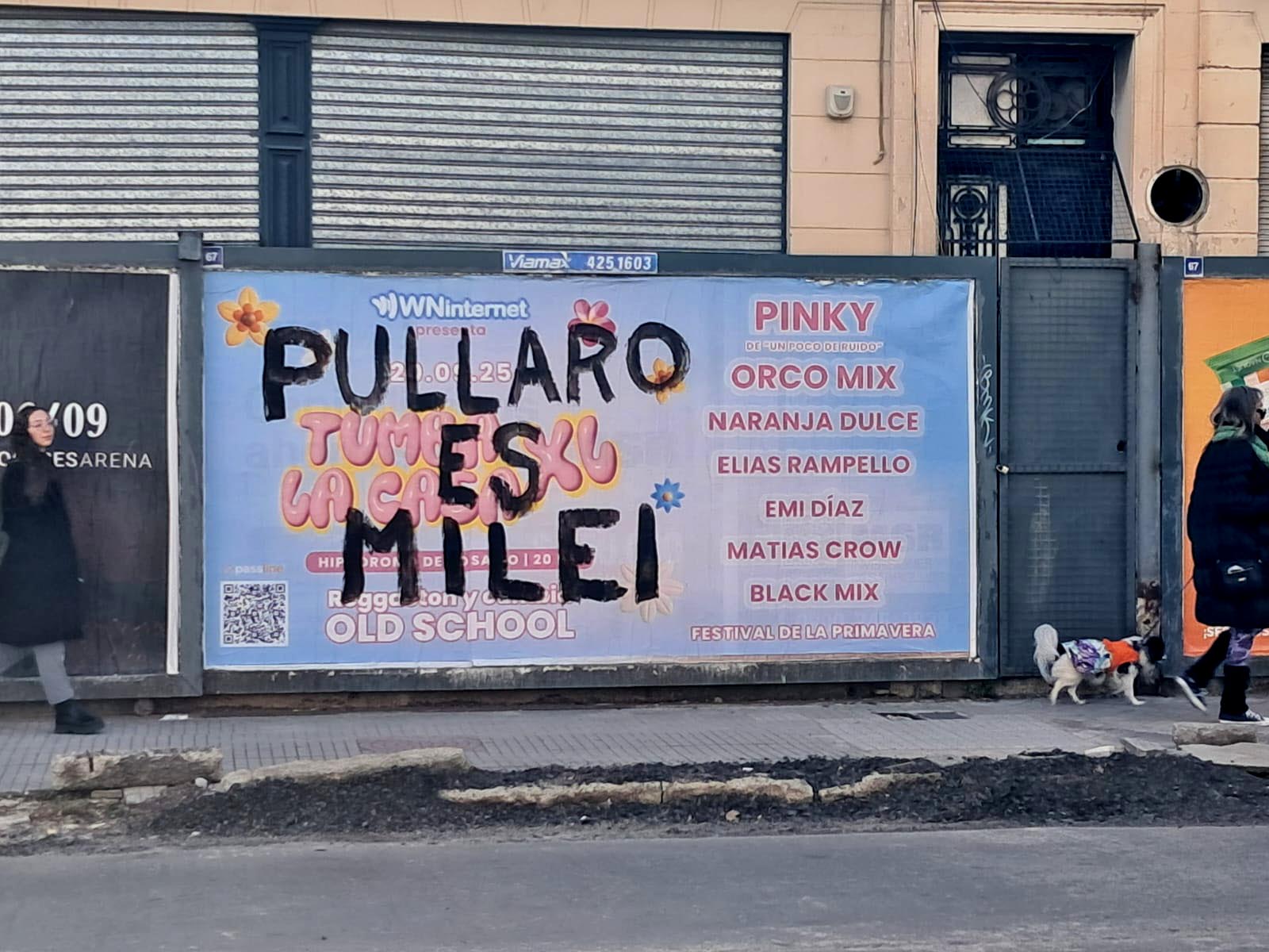 Pullaro es Milei: Pintadas contra el gobernador en distintos puntos de la ciudad