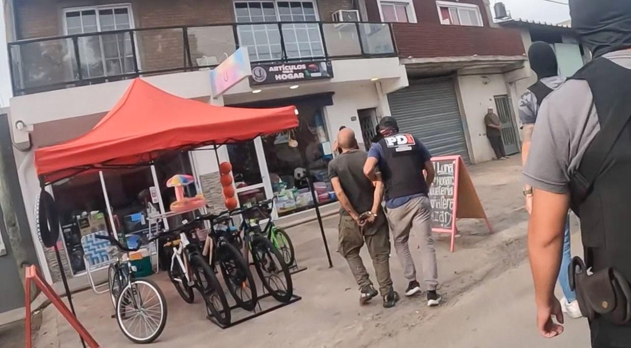 Impactante allanamiento con drone termina con dos detenidos por venta de drogas en Zona Cero