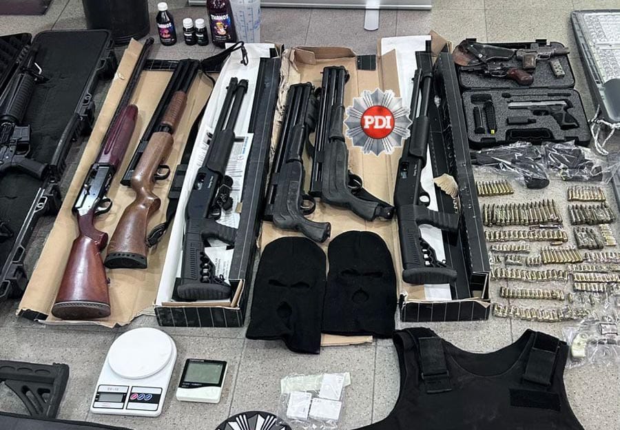 8 aprehendidos y un arsenal secuestrado en 7 allanamientos de PDI y grupos tácticos