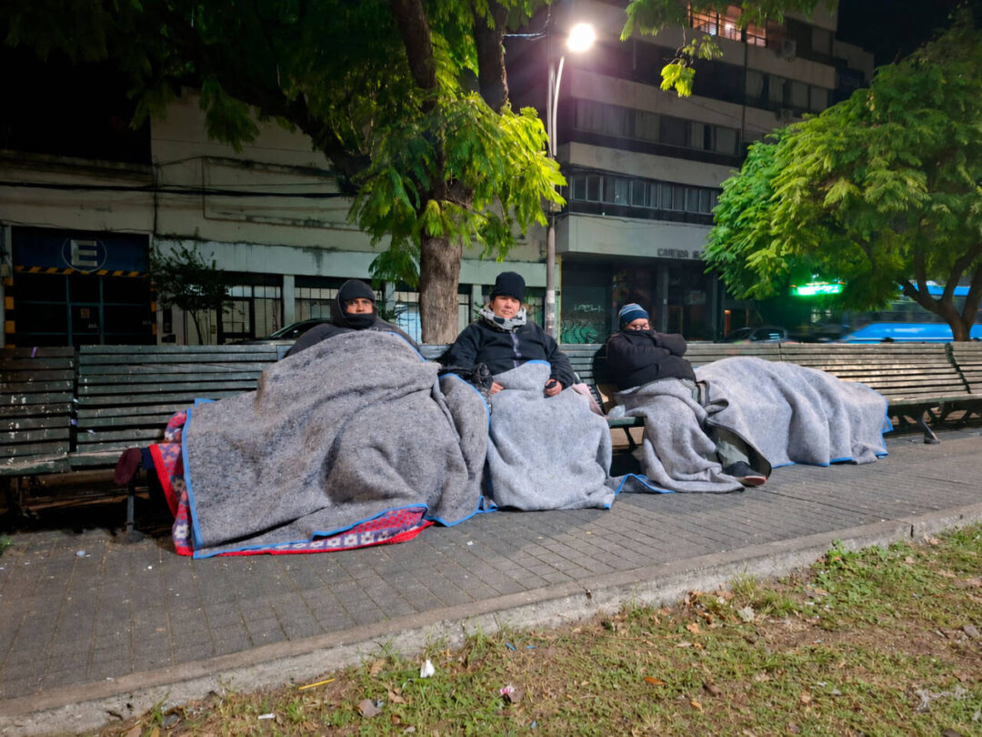 Situación de calle en Rosario: El frío expone una crisis social que ya creció un 40% en un año
