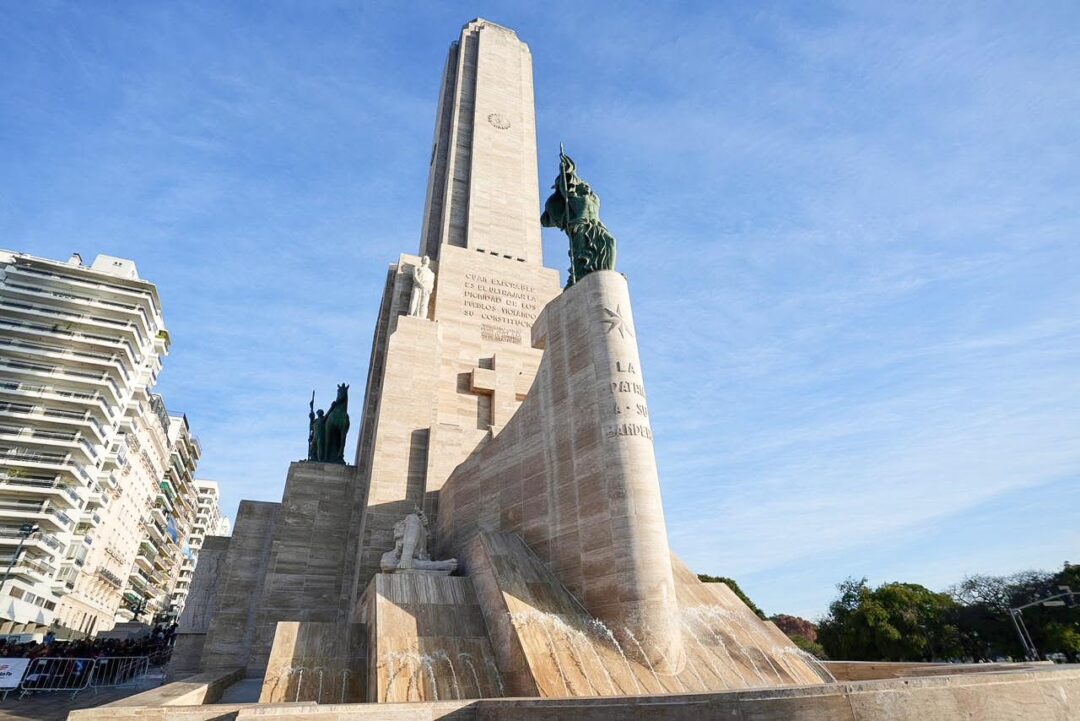 Inauguraron la restauración del Monumento a la Bandera