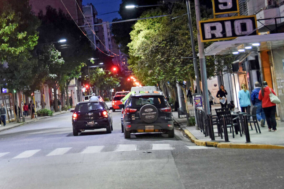 Tránsito: Menos líneas amarillas para sumar estacionamiento