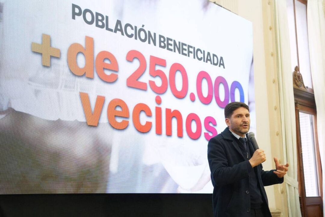 Pullaro licitó obras por $51.650 millones para agua y saneamiento