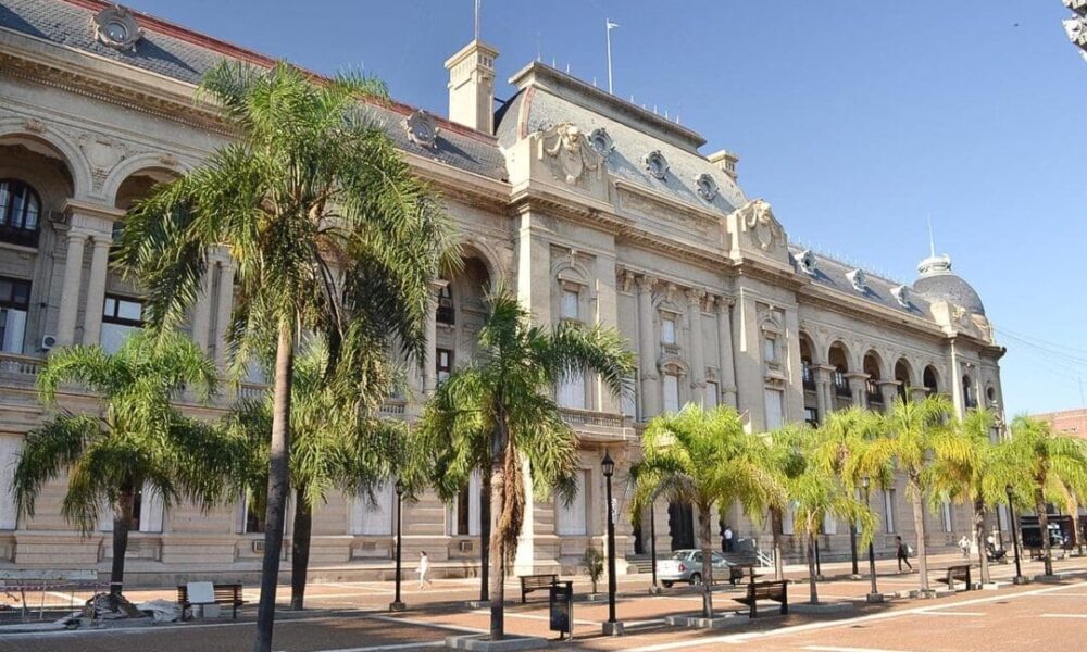 La provincia reabre las paritarias con estatales y docentes