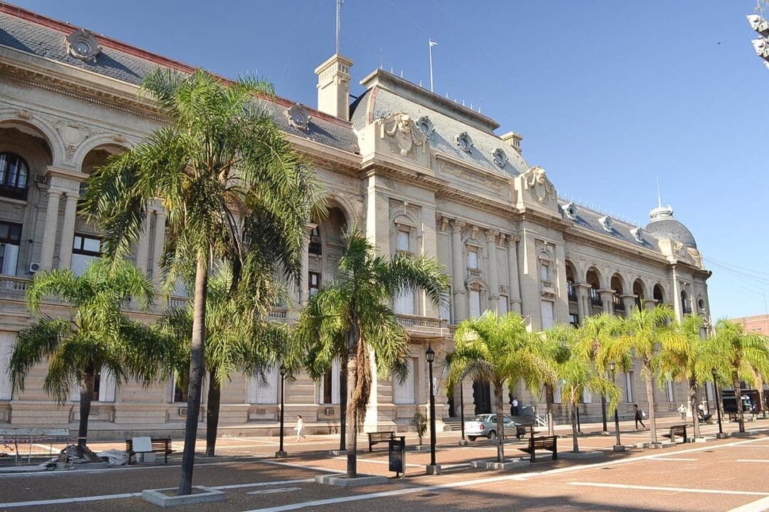 La provincia reabre las paritarias con estatales y docentes