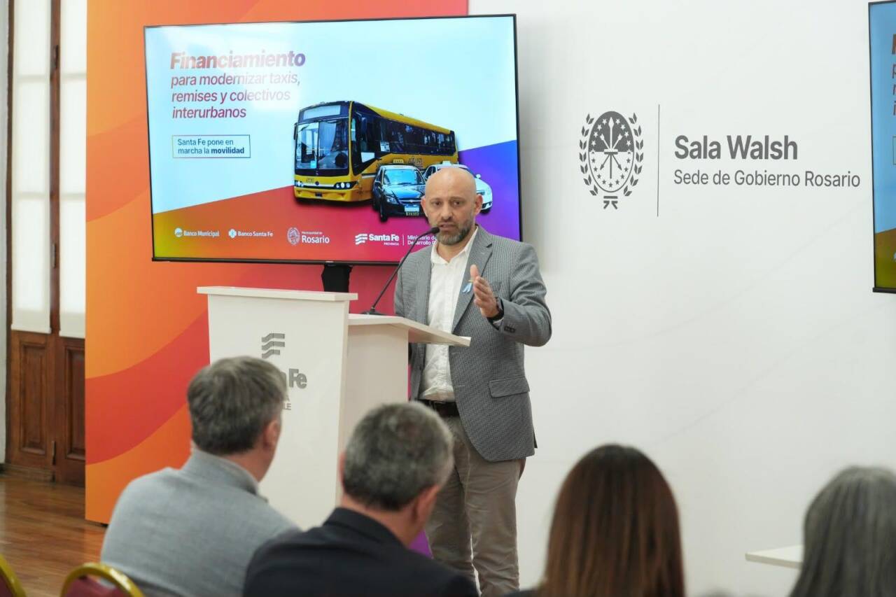 Santa Fe ofrece créditos para renovar taxis, remises y colectivos Santa Fe ofrece créditos para renovar taxis, remises y colectivos