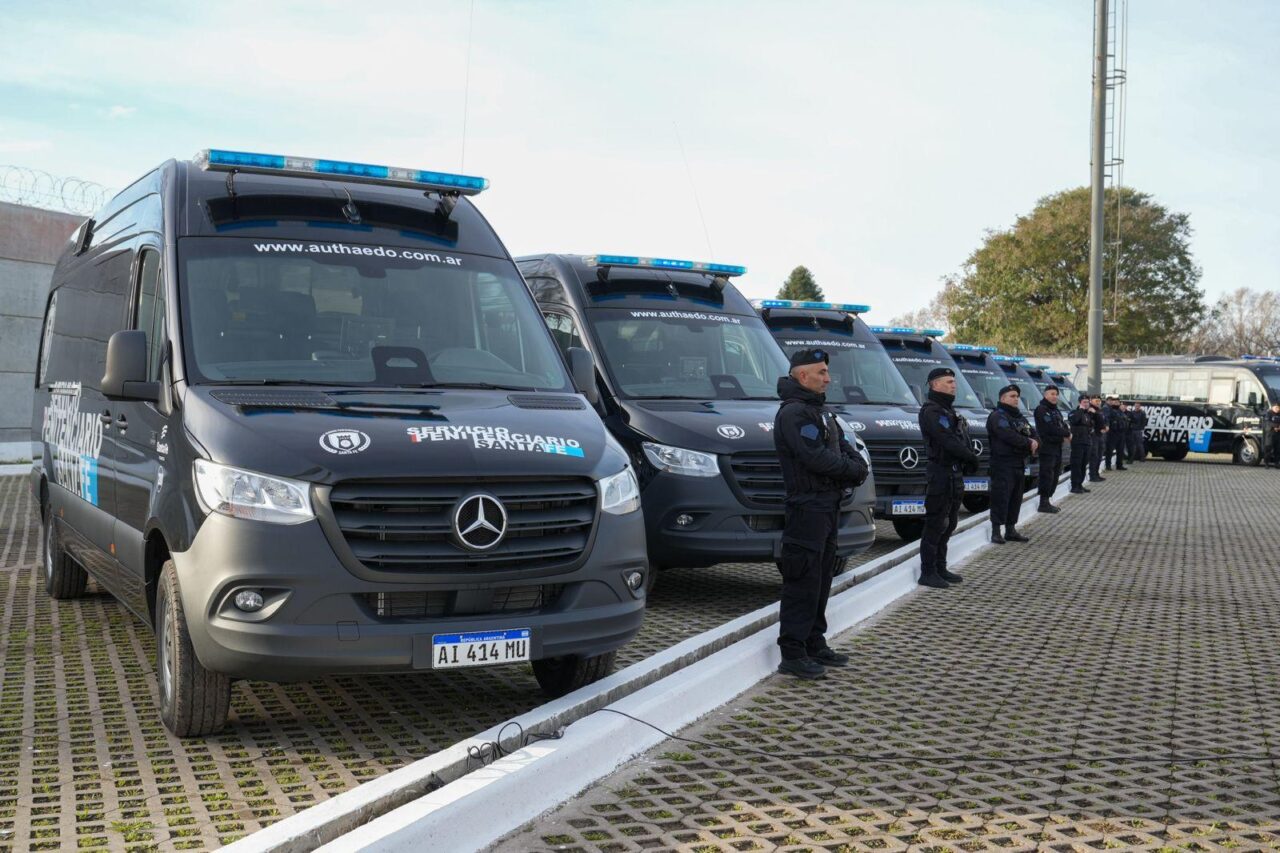 Santa Fe sumó 10 vehículos para traslados penitenciarios