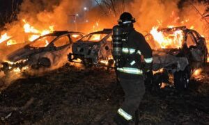 Rosario: Un incendio destruyó cuatro patrulleros de la Policía de Santa Fe
