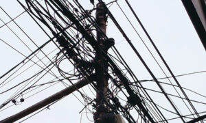 Se retirarán cables en desuso de zonas comerciales y del centro rosarino