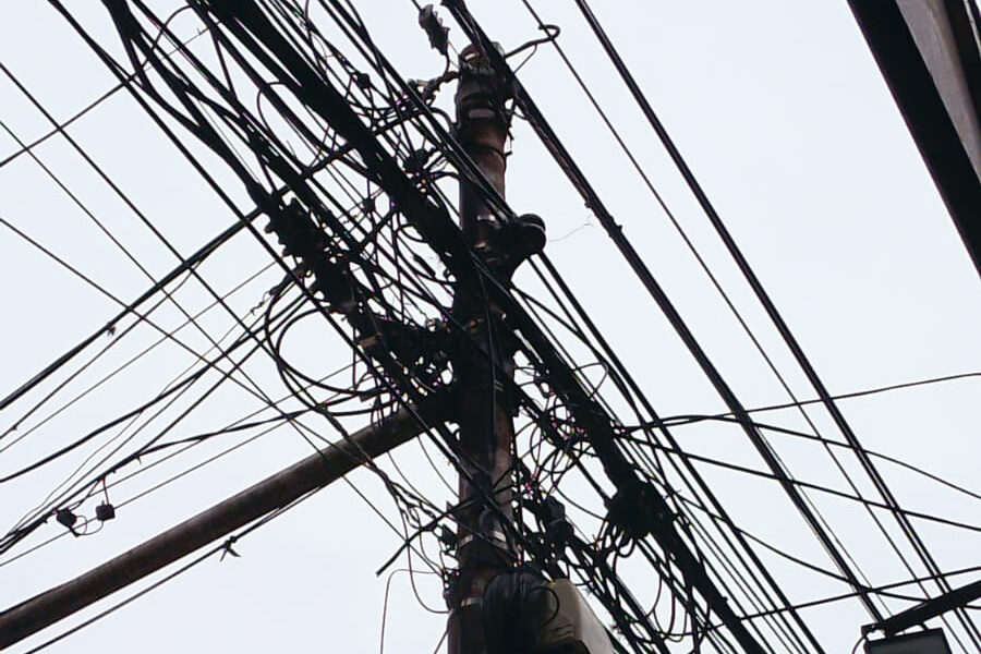Se retirarán cables en desuso de zonas comerciales y del centro rosarino