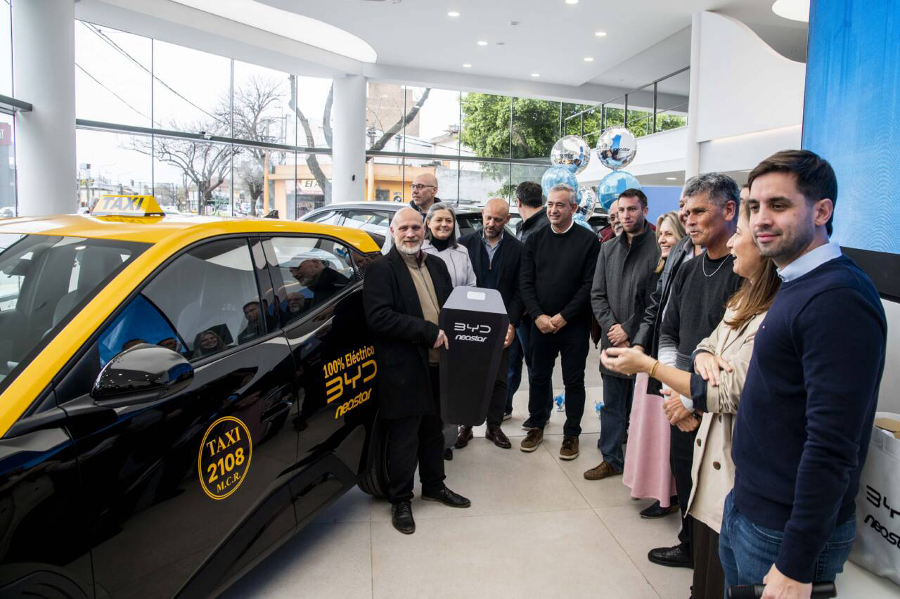 Rosario ya tiene su primer taxi eléctrico en las calles